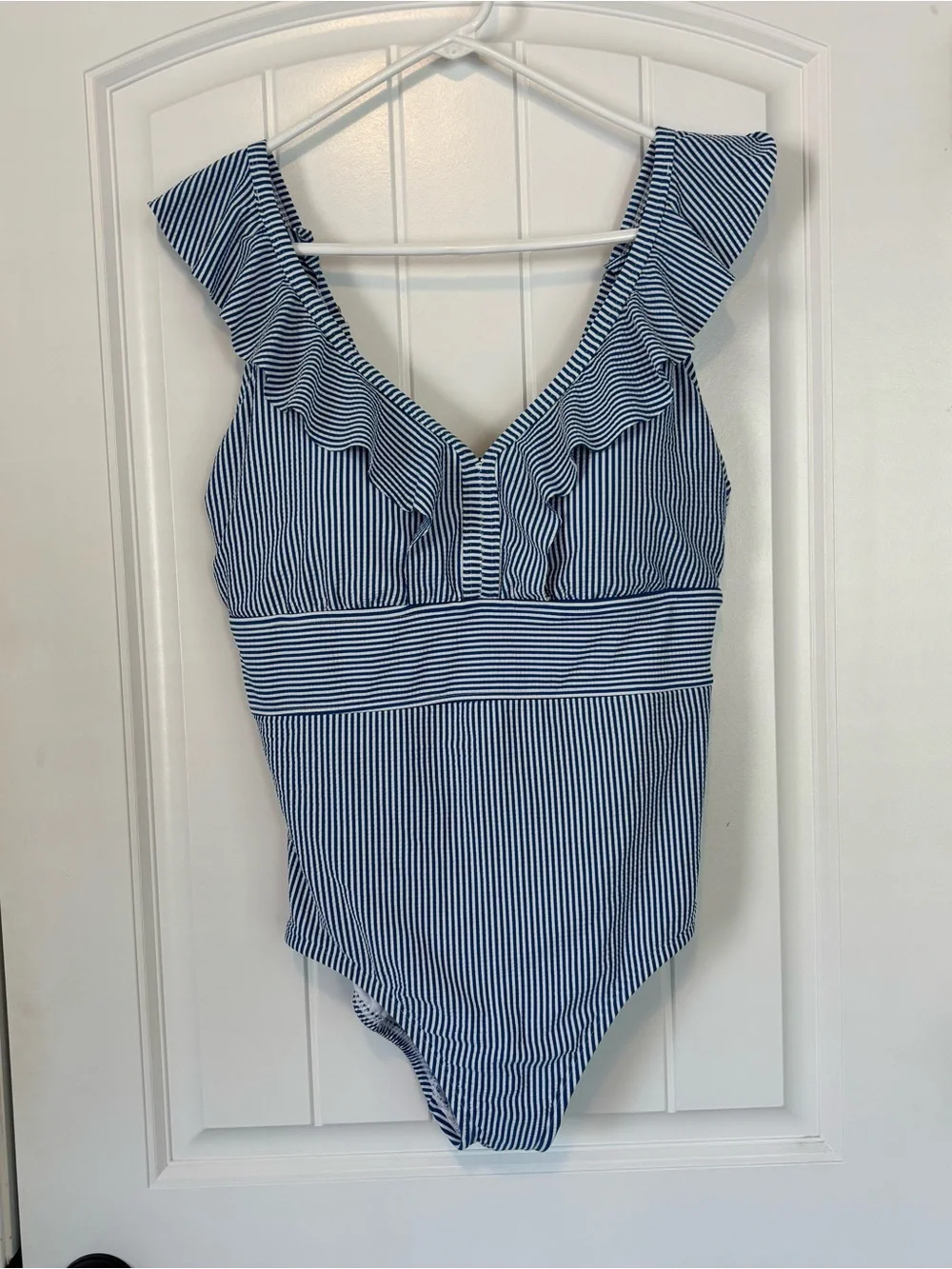 Time and Tru Women's Navy & White Striped Ruffle One-Piece Swimsuit Size 1X - Picture 1 of 6